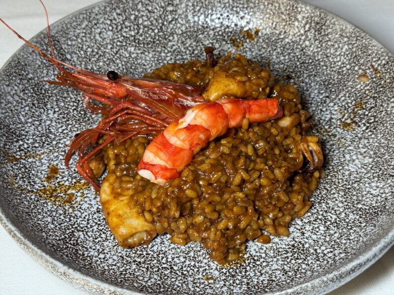 arroz seco de carabinero de la santa lanzarote y chipiròn de anzuelo allo starfish atlantic grill di tenerife