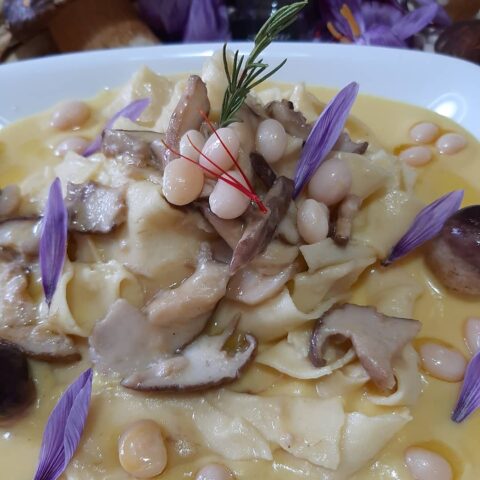 Lagane con funghi porcini e fagioli della regina